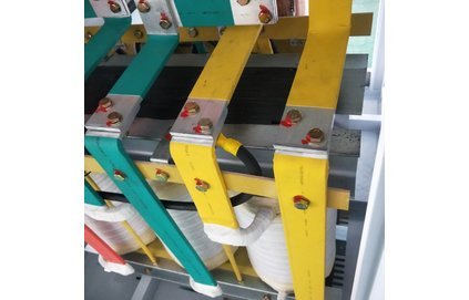 三相補(bǔ)償交流穩(wěn)壓電源